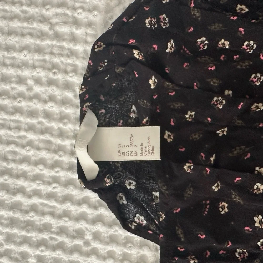 H&M bundle of Floral Black Dress and black dress like new - Picture 5 of 10